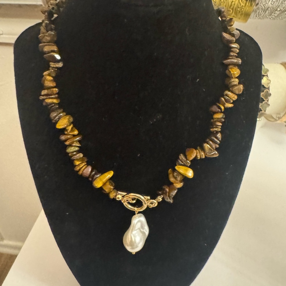 Gold and Green Eye Pendant Necklace